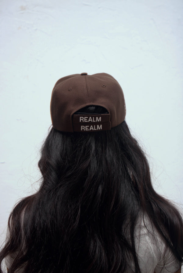 BIG ICON CURSIVE EMBROIDERY VINTAGE CAP WALNUT